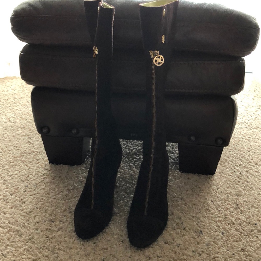 Bellofatto women's suede boots.